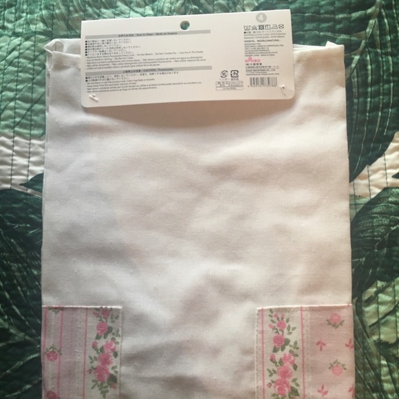 NW PINK ROSES APRON AND MITT SET - Picture 4 of 8